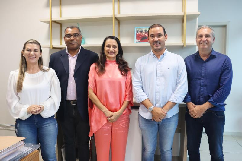 Semas recebe visita do deputado federal Vicentinho Júnior