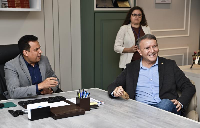 Prefeito Eduardo Siqueira Campos se reúne com equipe de gestores da educação Estadual 